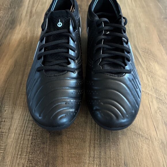 Athletic_Shoes